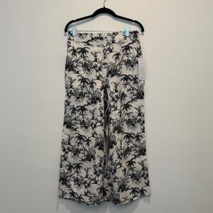 C&C California Black and Cream Tropical Print Ankle Pants